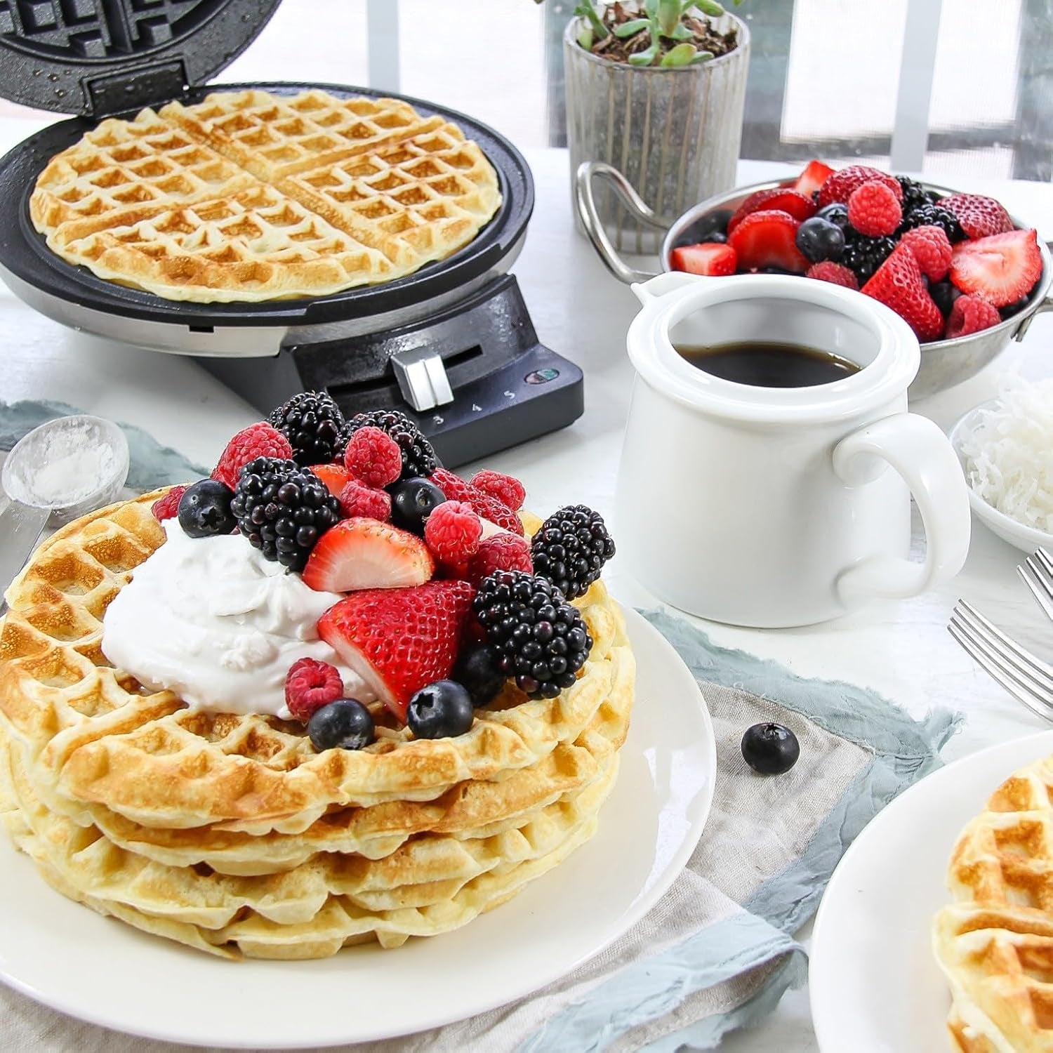 Waffle Maker, 1250W round Classic Waffle Iron, 5-Setting Adjustable Browning Control, WMR-CANAS, Brushed Stainless